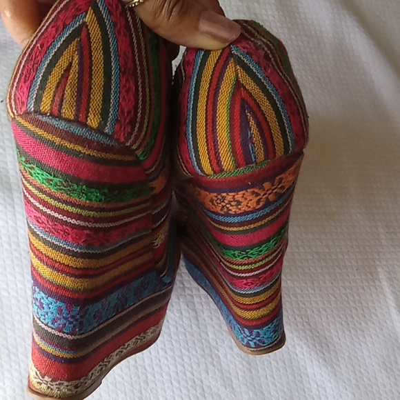 Steve Madden "Pammy" Rainbow 🌈 Wedges- 7.5 Good ,used condition - Picture 4 of 6